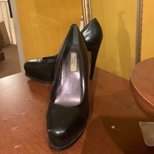 Vera wang black pumps